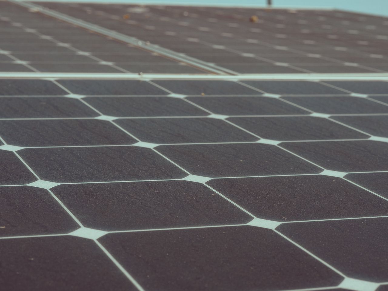 Solar installation on an industrial rooftop